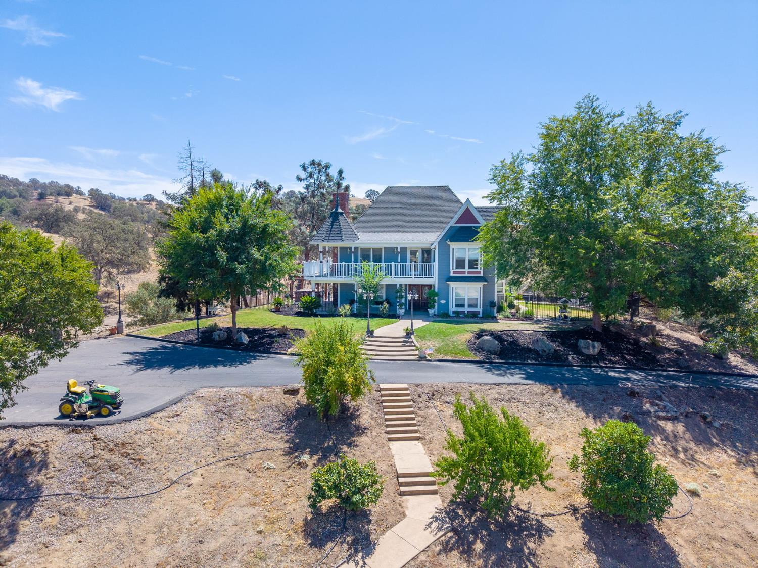 22706 Stagecoach Ln, Clovis, CA 93619
