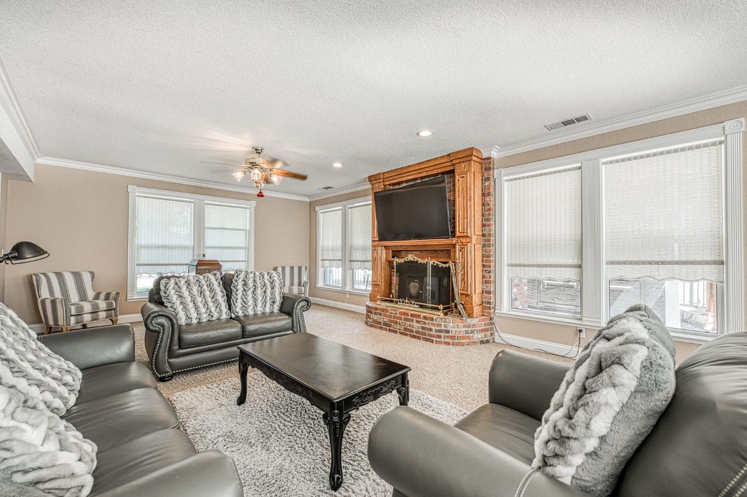 22706 Stagecoach Ln, Clovis, CA 93619