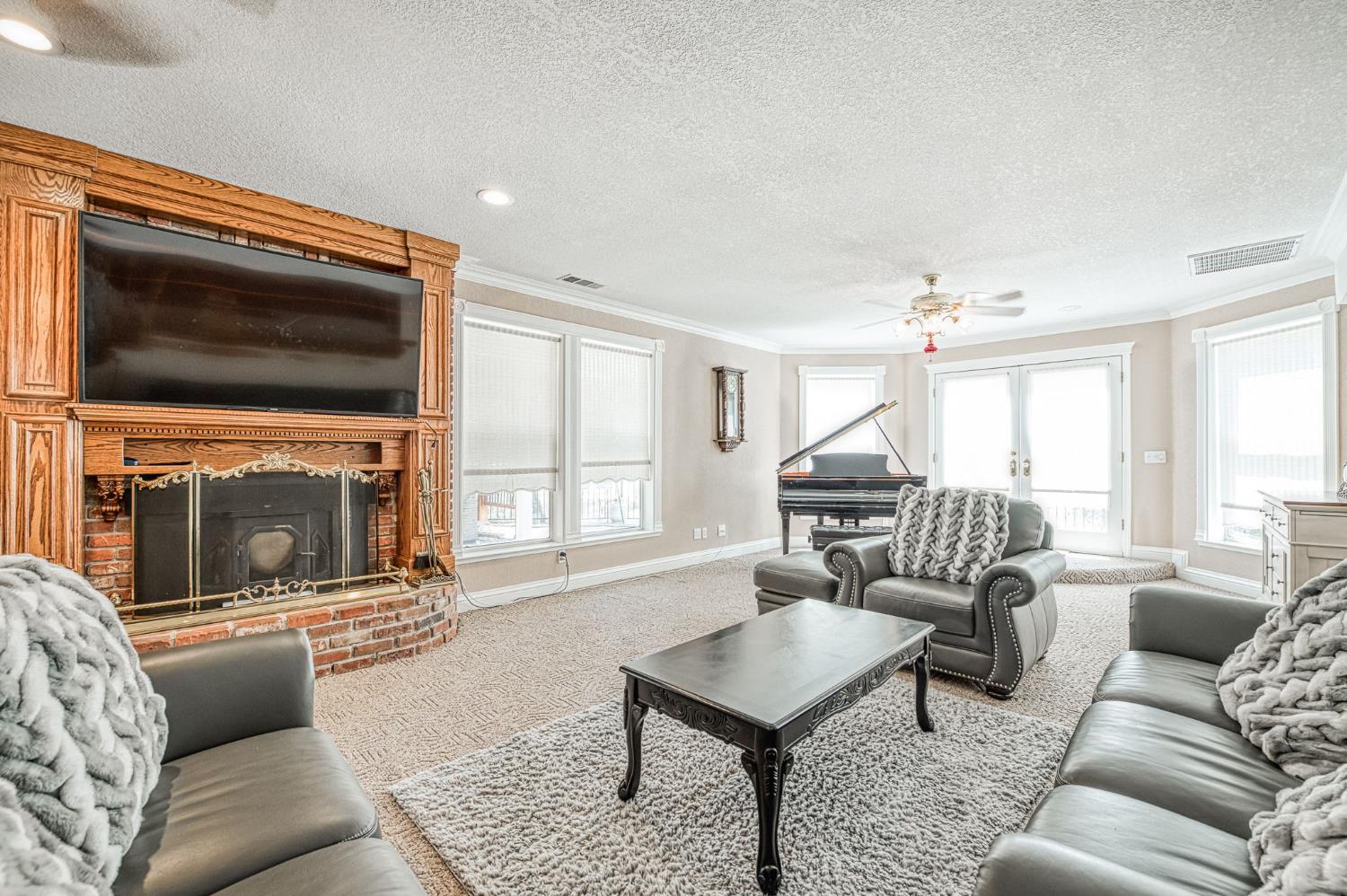 22706 Stagecoach Ln, Clovis, CA 93619