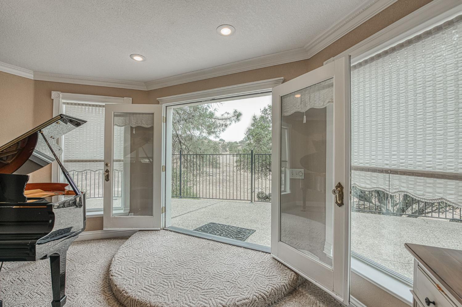 22706 Stagecoach Ln, Clovis, CA 93619