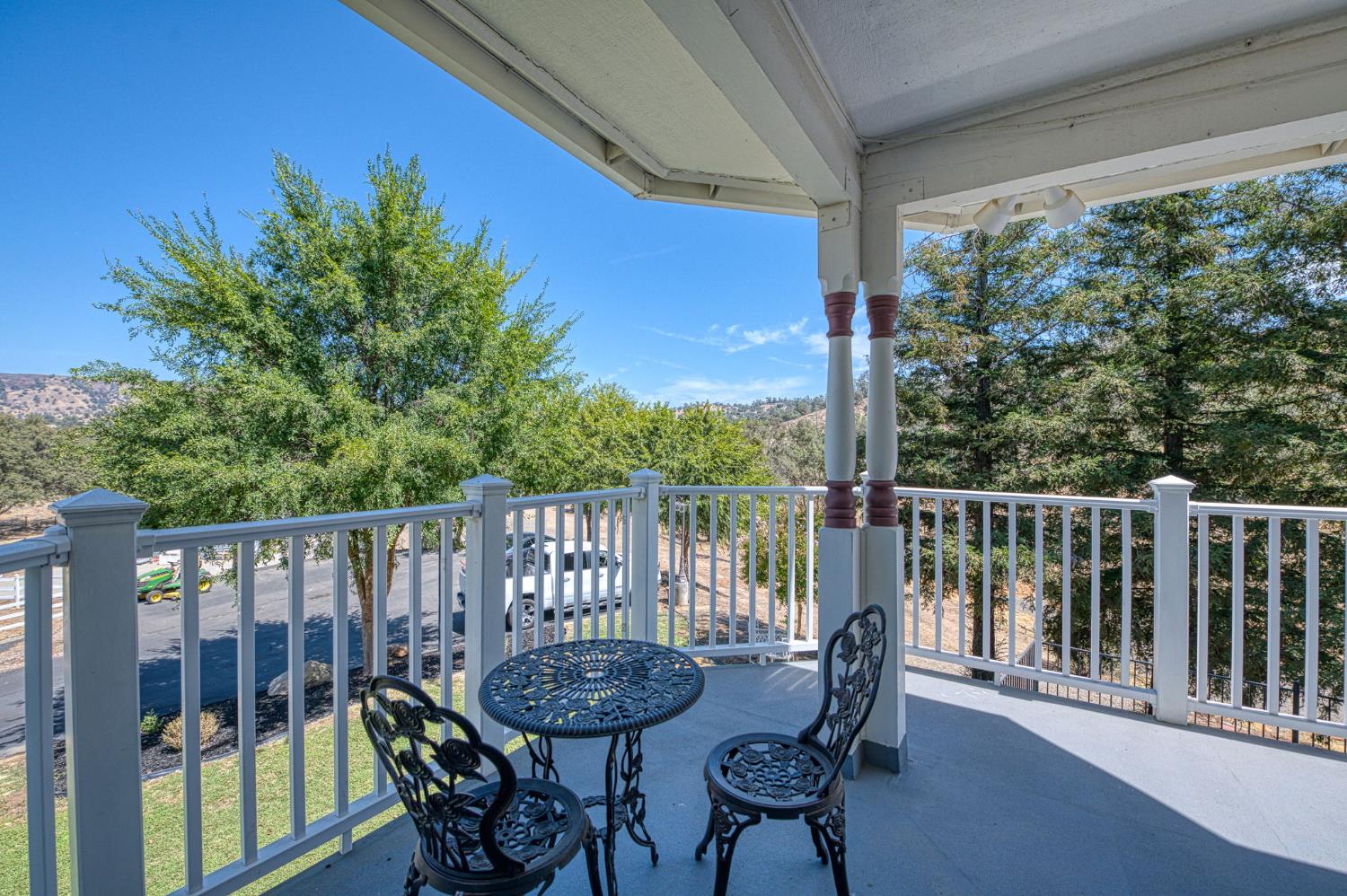 22706 Stagecoach Ln, Clovis, CA 93619