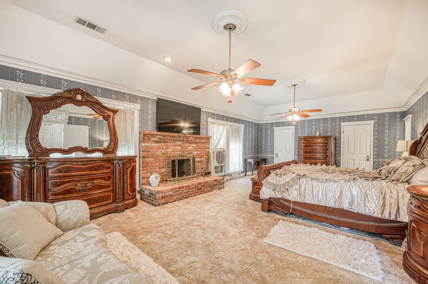 22706 Stagecoach Ln, Clovis, CA 93619