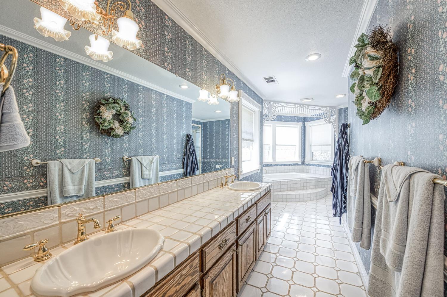 22706 Stagecoach Ln, Clovis, CA 93619