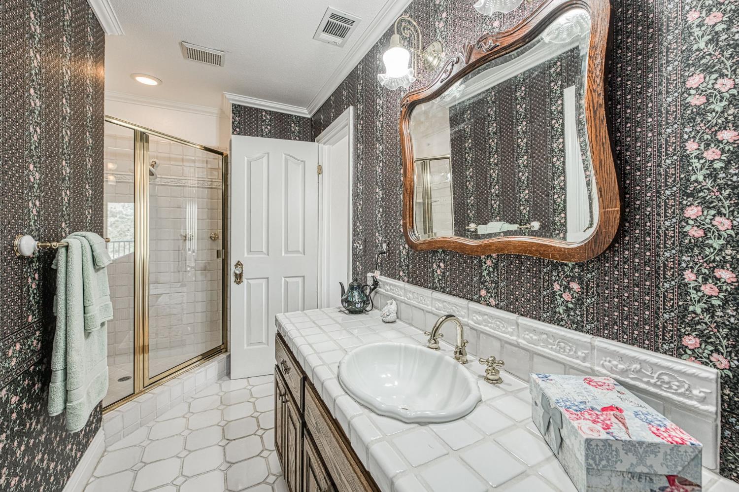 22706 Stagecoach Ln, Clovis, CA 93619