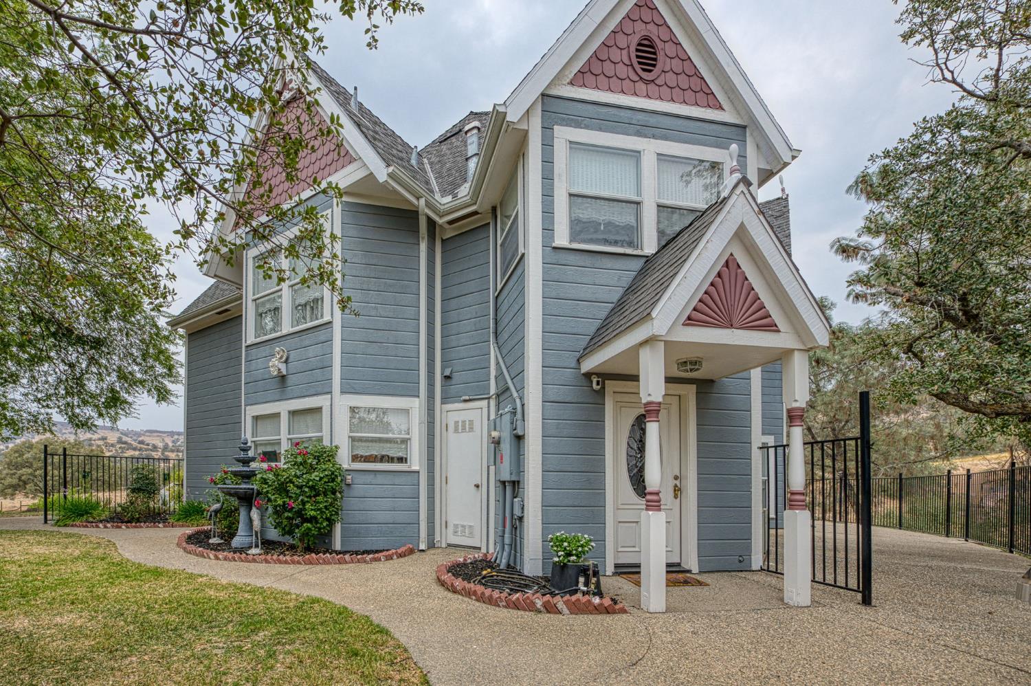 22706 Stagecoach Ln, Clovis, CA 93619