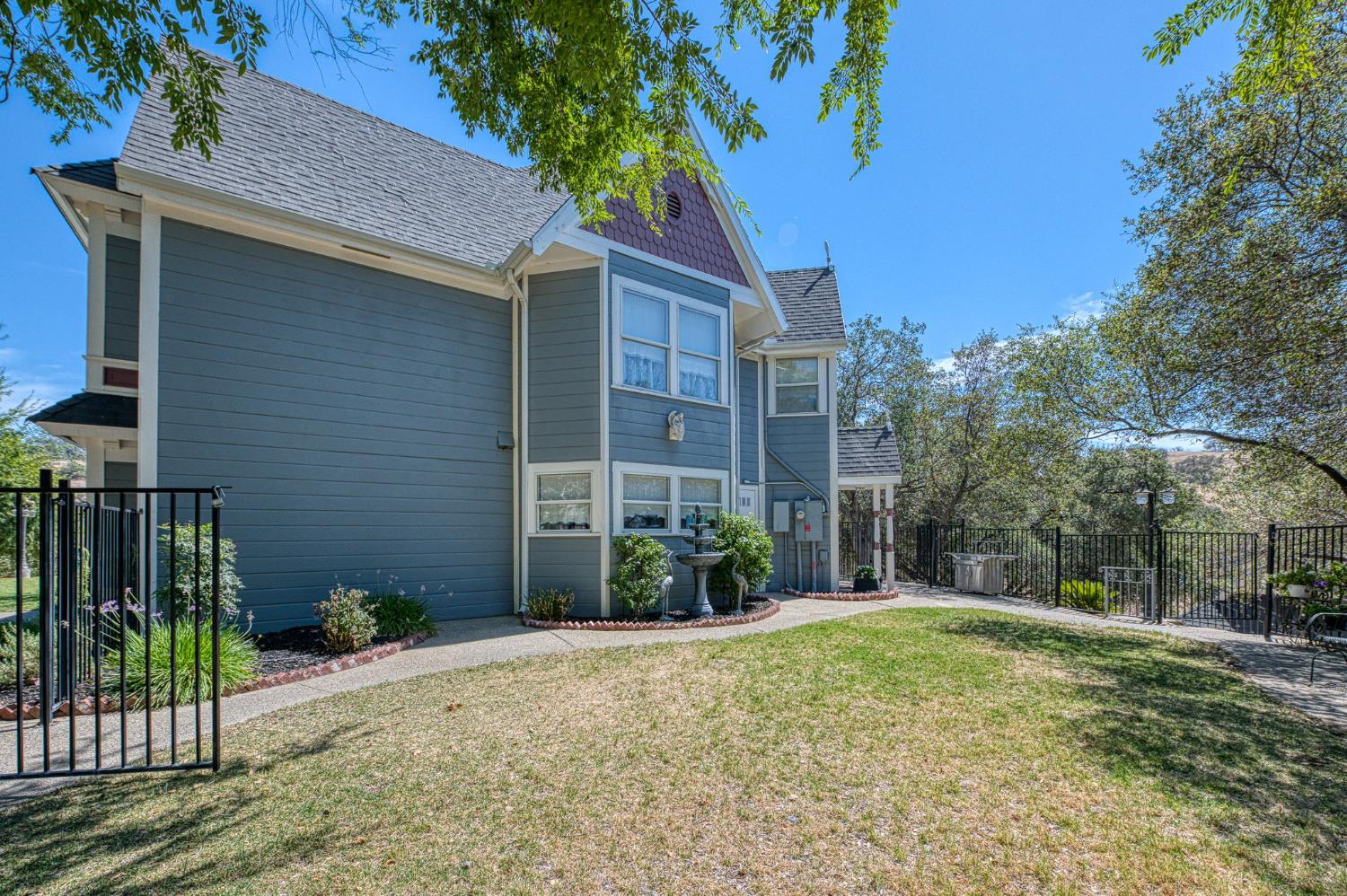 22706 Stagecoach Ln, Clovis, CA 93619