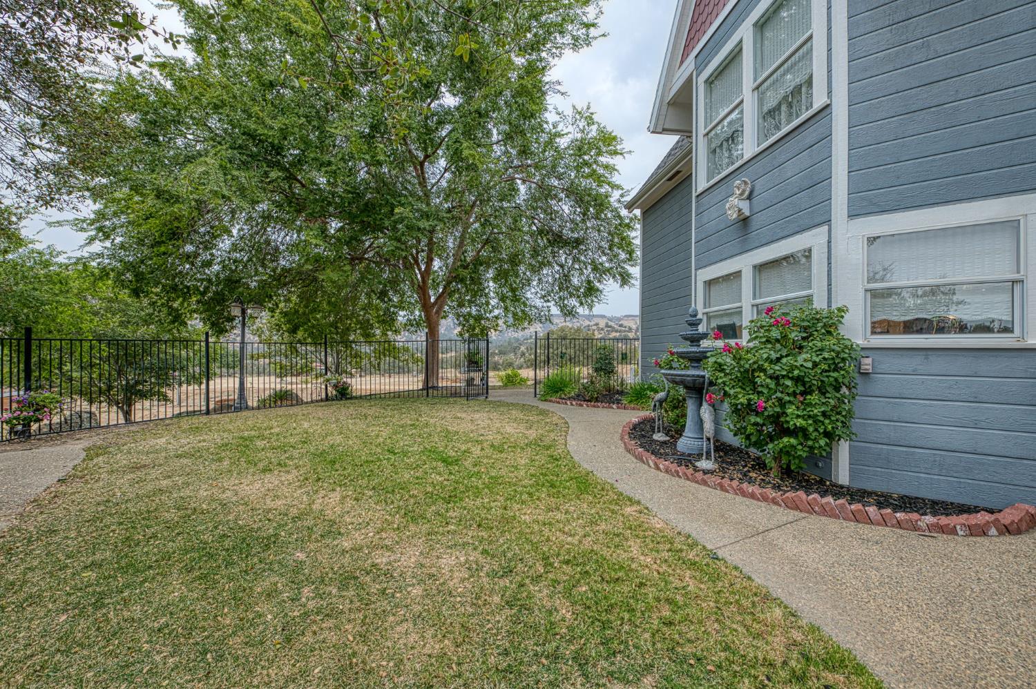 22706 Stagecoach Ln, Clovis, CA 93619