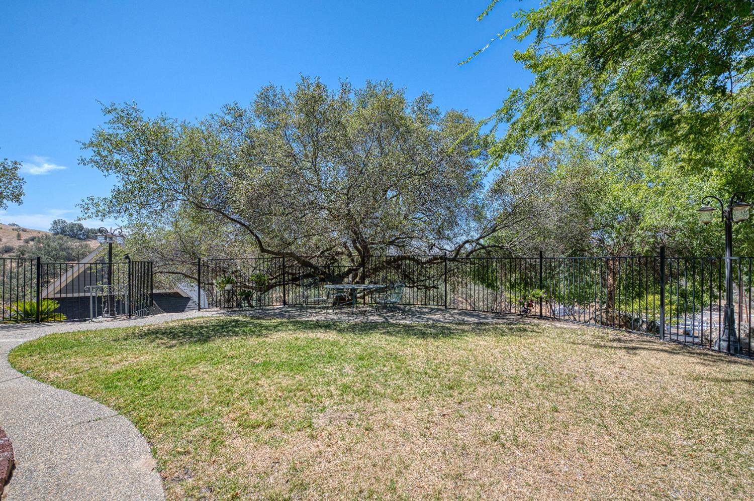 22706 Stagecoach Ln, Clovis, CA 93619
