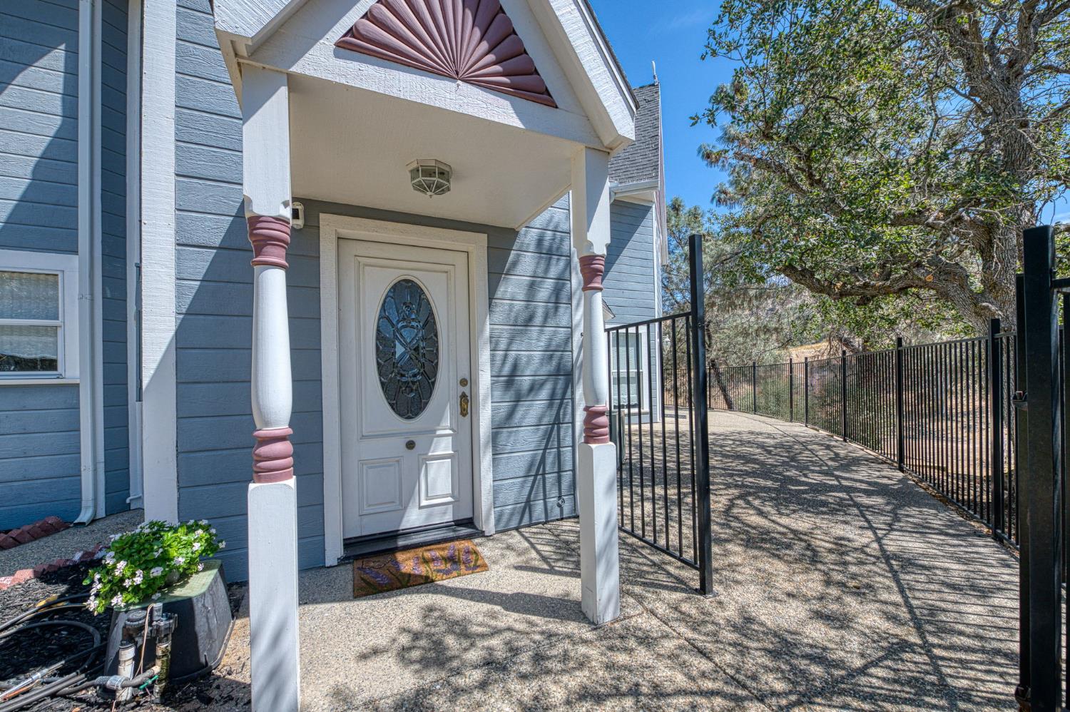 22706 Stagecoach Ln, Clovis, CA 93619