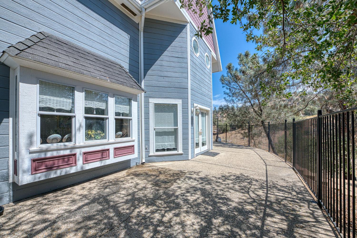 22706 Stagecoach Ln, Clovis, CA 93619