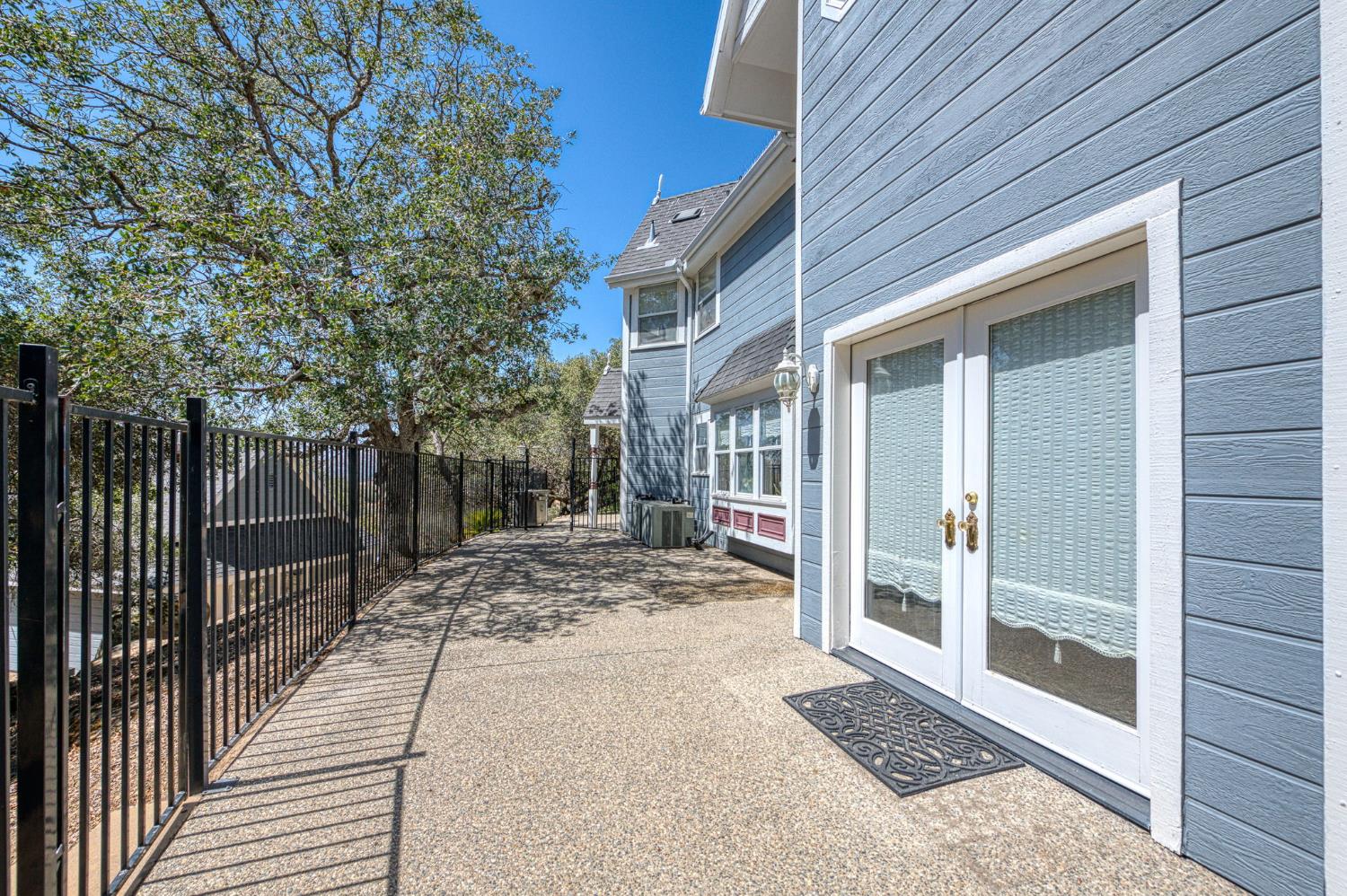 22706 Stagecoach Ln, Clovis, CA 93619