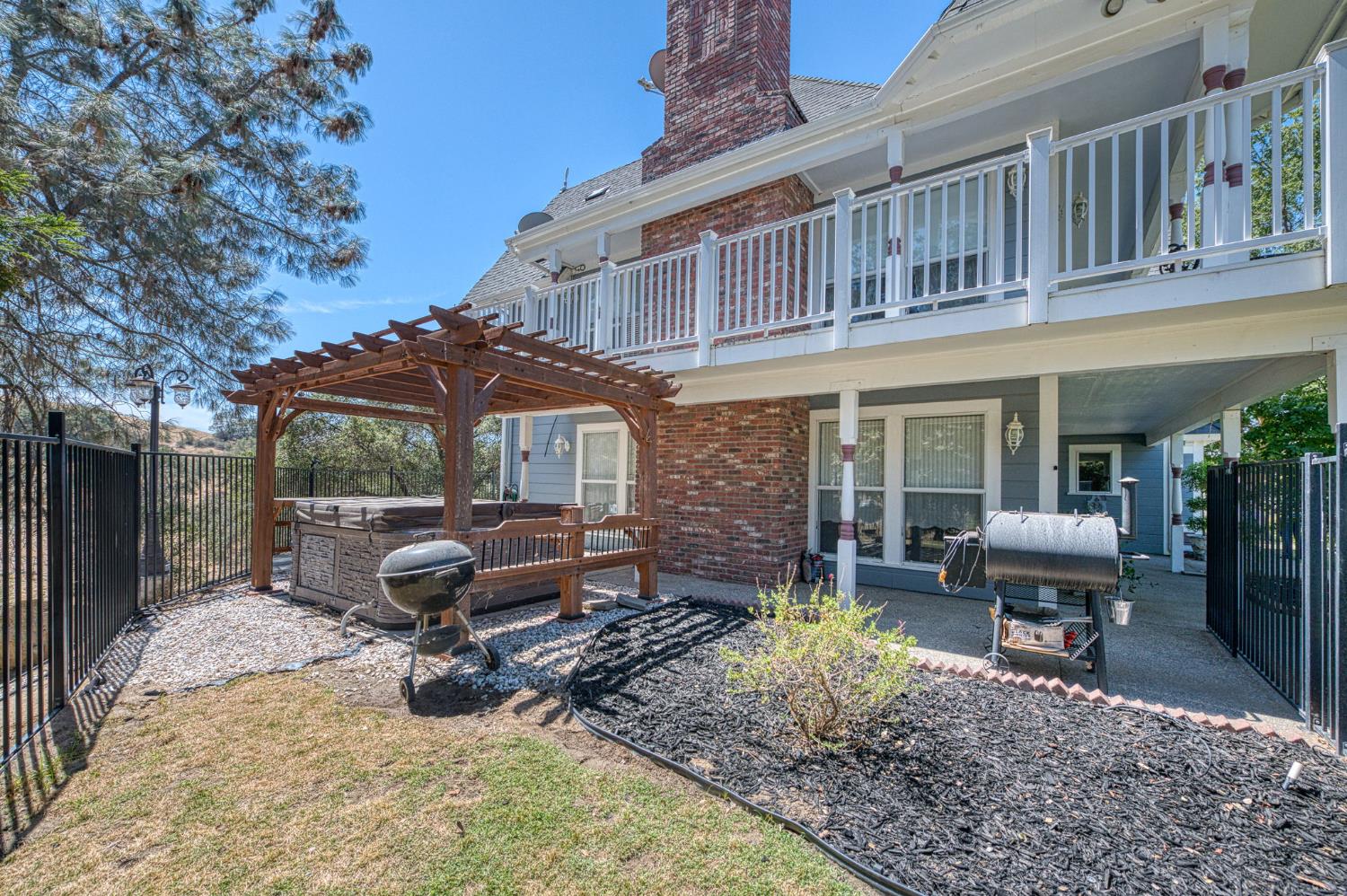 22706 Stagecoach Ln, Clovis, CA 93619