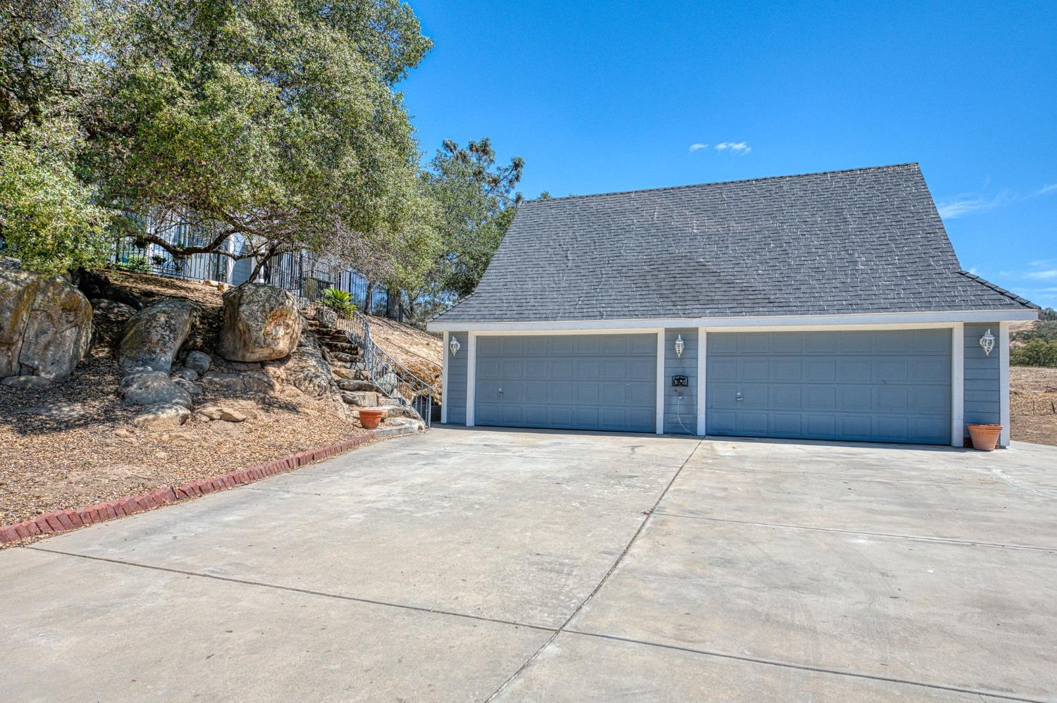 22706 Stagecoach Ln, Clovis, CA 93619