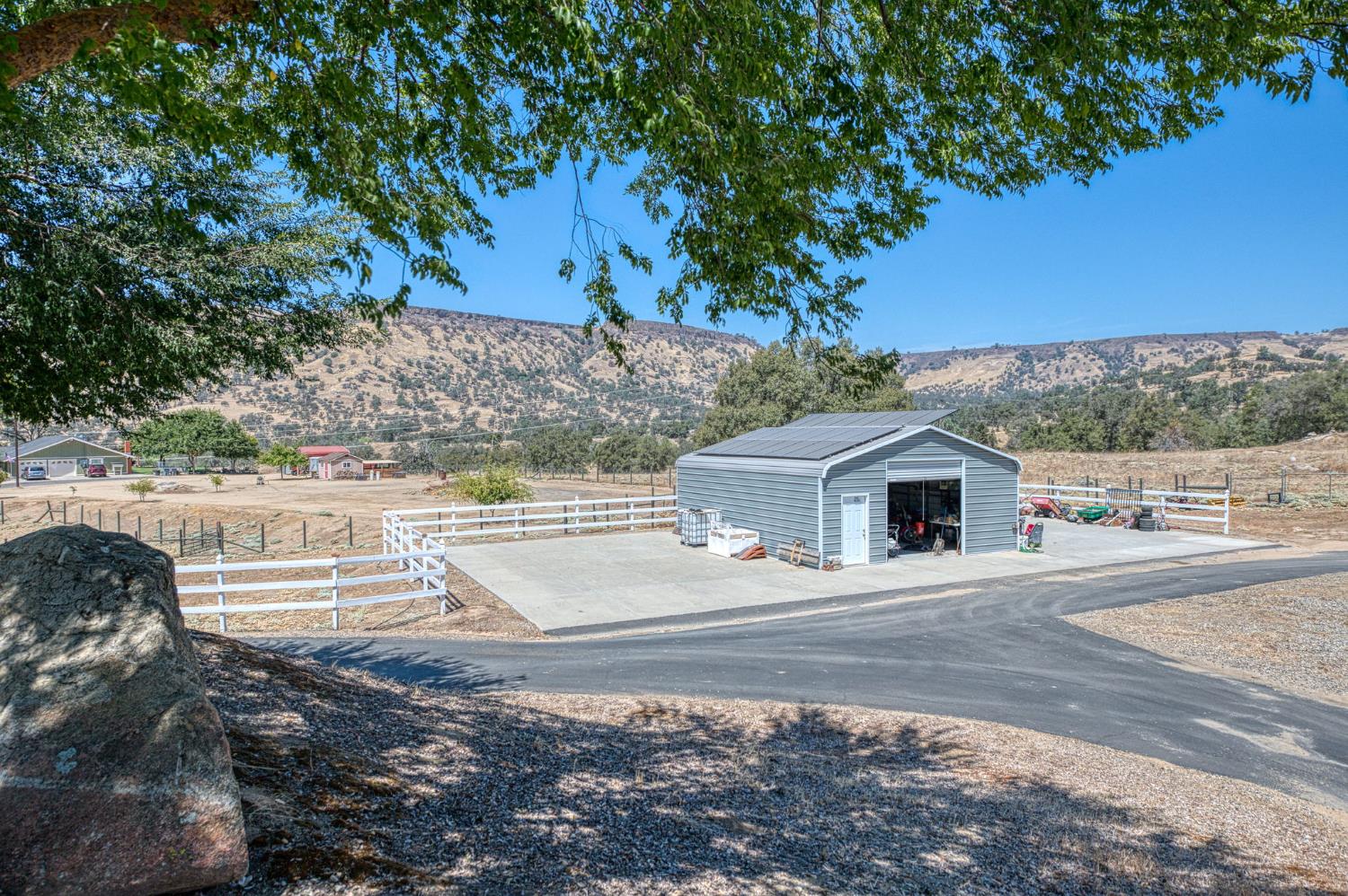 22706 Stagecoach Ln, Clovis, CA 93619