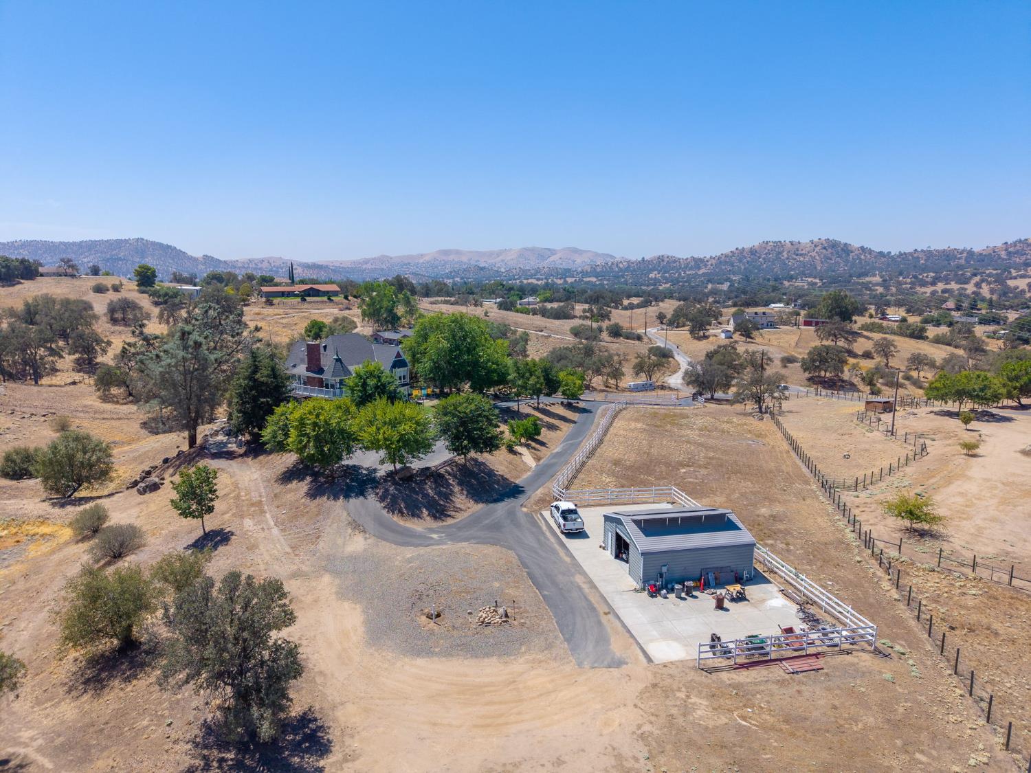 22706 Stagecoach Ln, Clovis, CA 93619