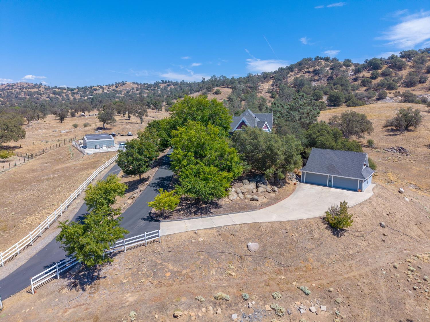 22706 Stagecoach Ln, Clovis, CA 93619