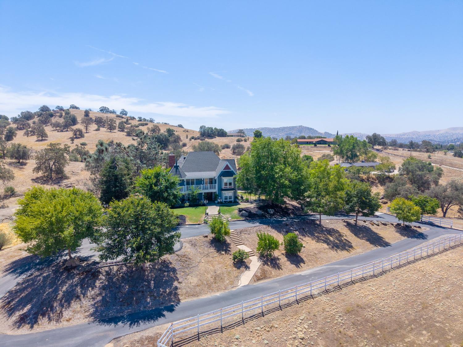 22706 Stagecoach Ln, Clovis, CA 93619