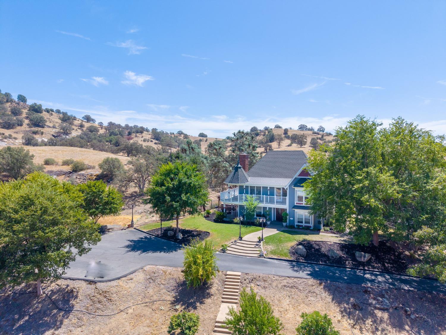 22706 Stagecoach Ln, Clovis, CA 93619