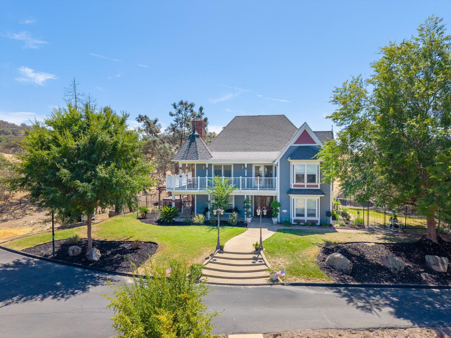 22706 Stagecoach Ln, Clovis, CA 93619