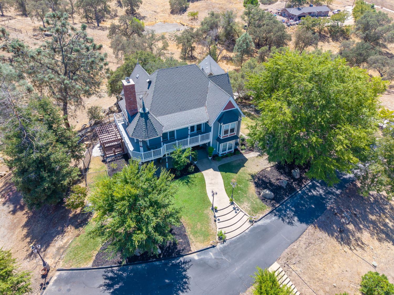 22706 Stagecoach Ln, Clovis, CA 93619