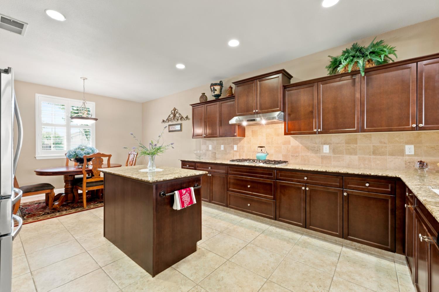 3253 Purvis Ave, Clovis, CA 93619