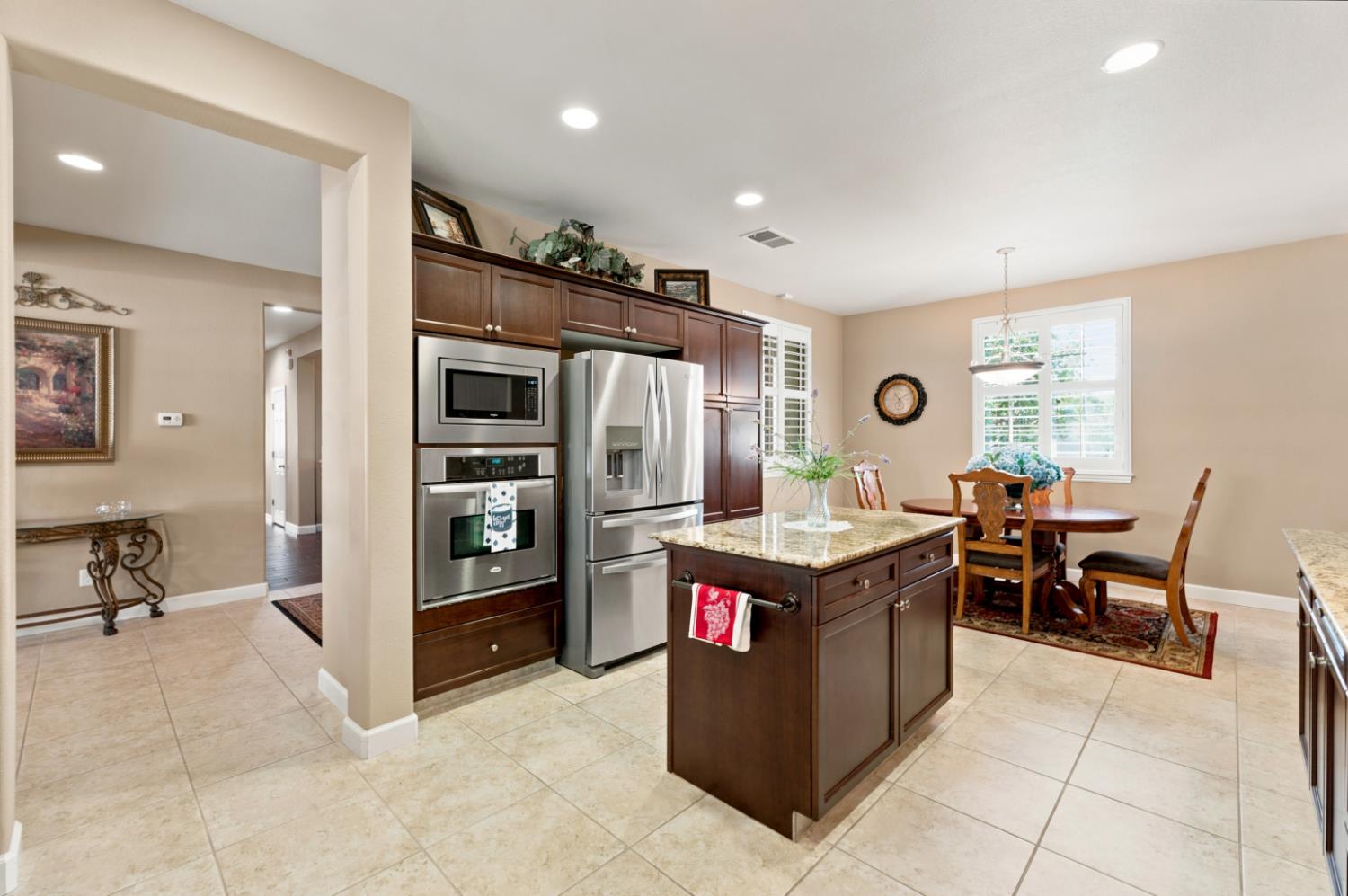 3253 Purvis Ave, Clovis, CA 93619