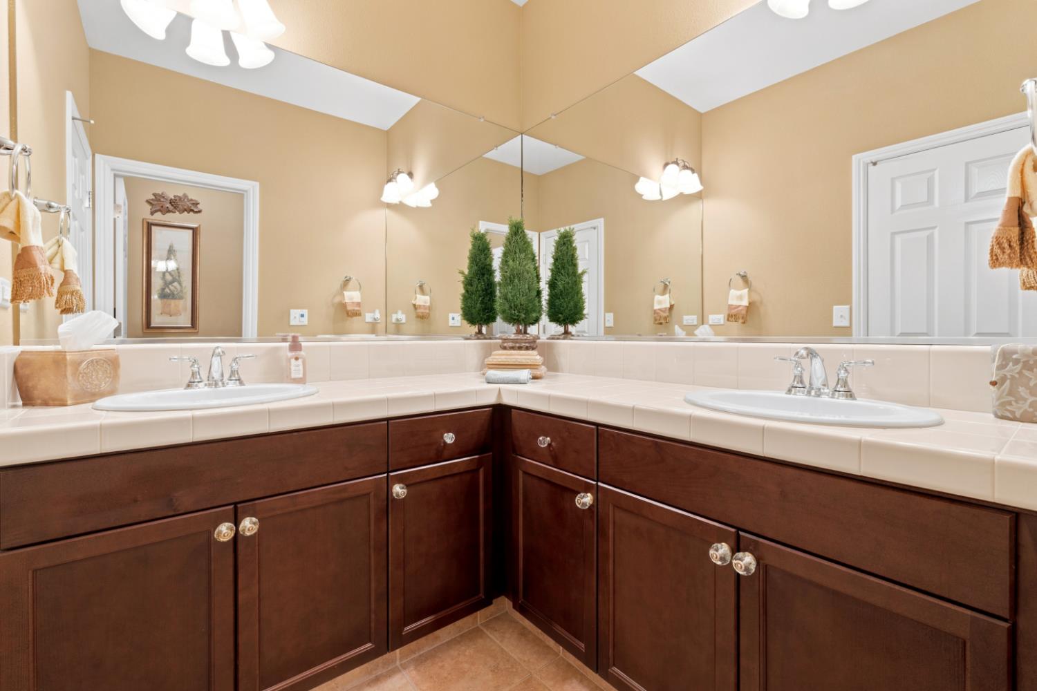 3253 Purvis Ave, Clovis, CA 93619