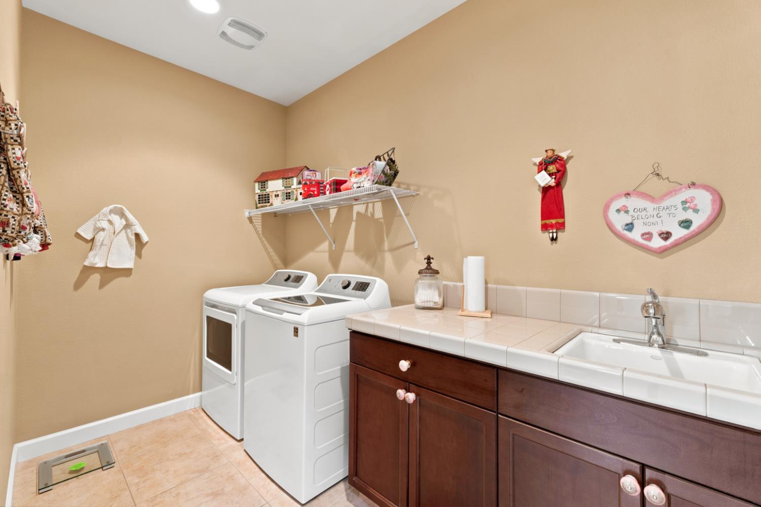3253 Purvis Ave, Clovis, CA 93619