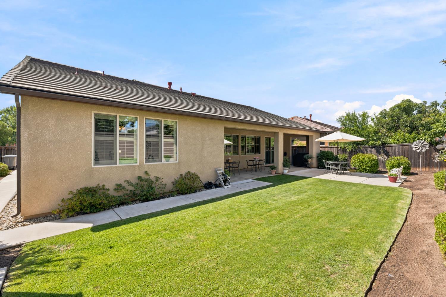3253 Purvis Ave, Clovis, CA 93619