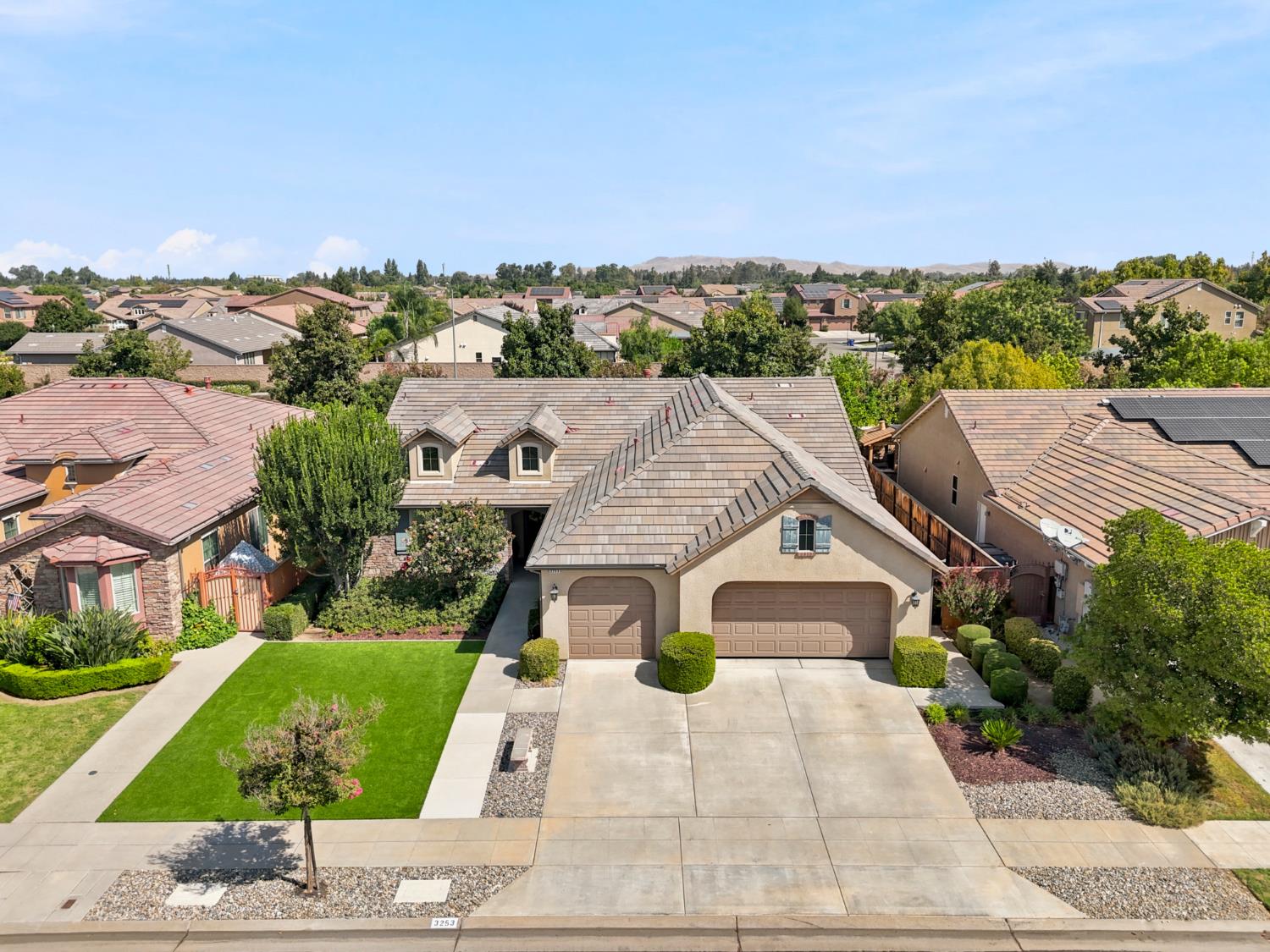 3253 Purvis Ave, Clovis, CA 93619