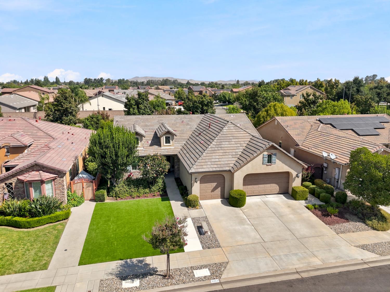 3253 Purvis Ave, Clovis, CA 93619