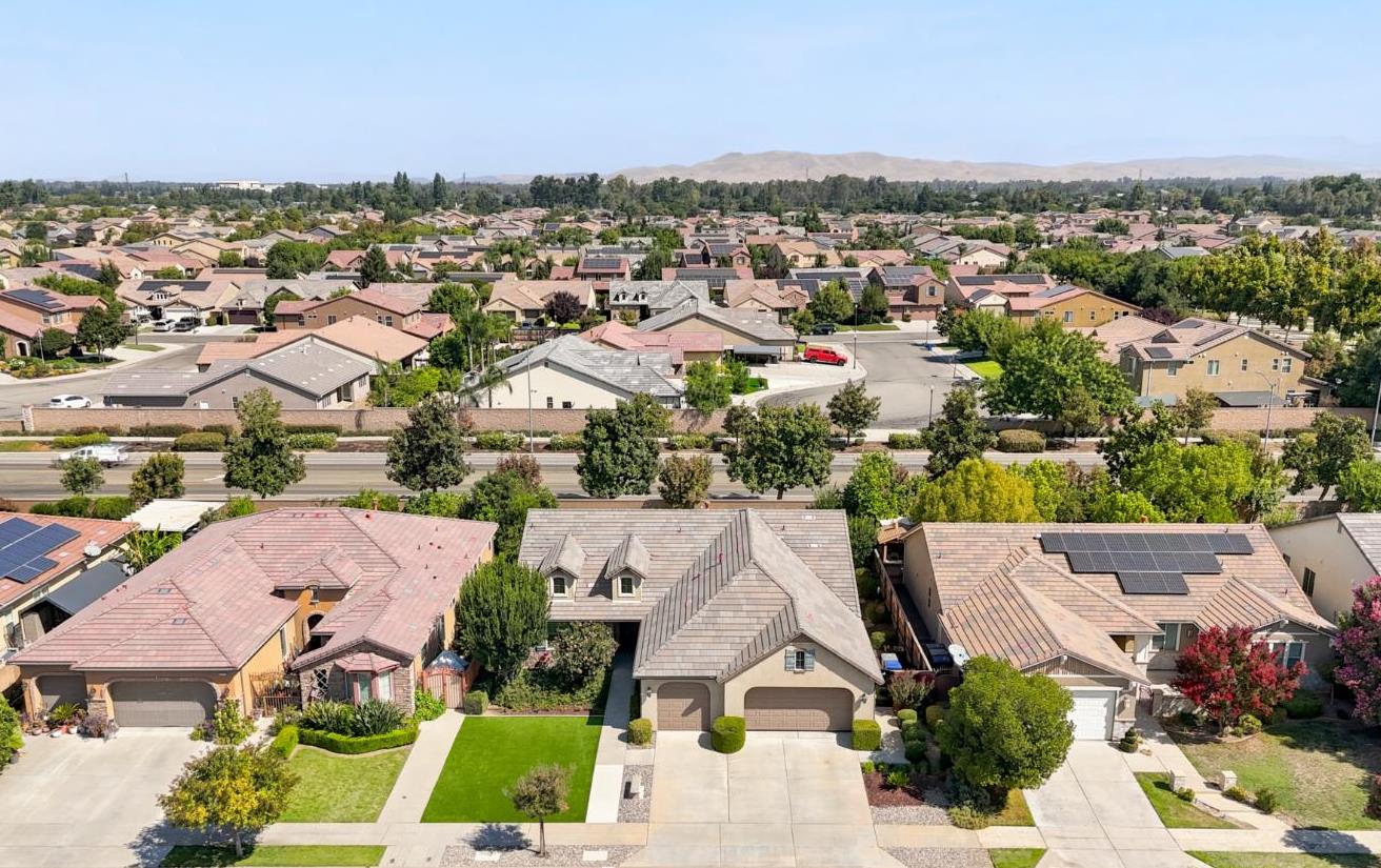3253 Purvis Ave, Clovis, CA 93619