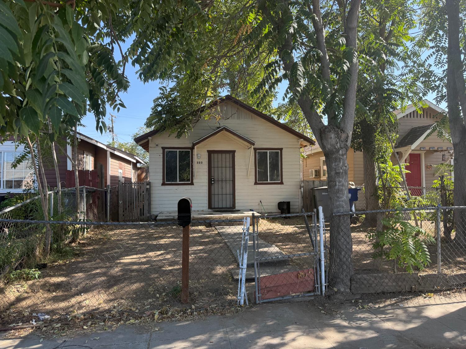 2222 E White Ave, Fresno, CA 93701