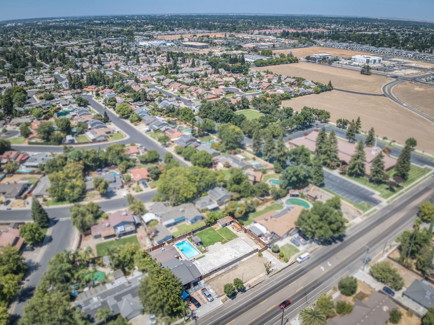 162 N Peach Ave, Clovis, CA 93612