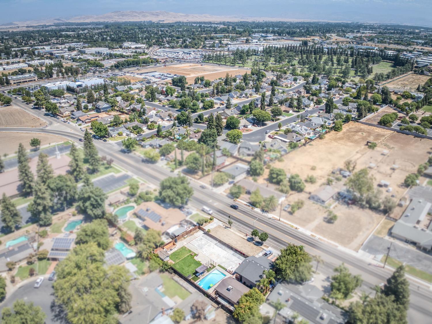 162 N Peach Ave, Clovis, CA 93612