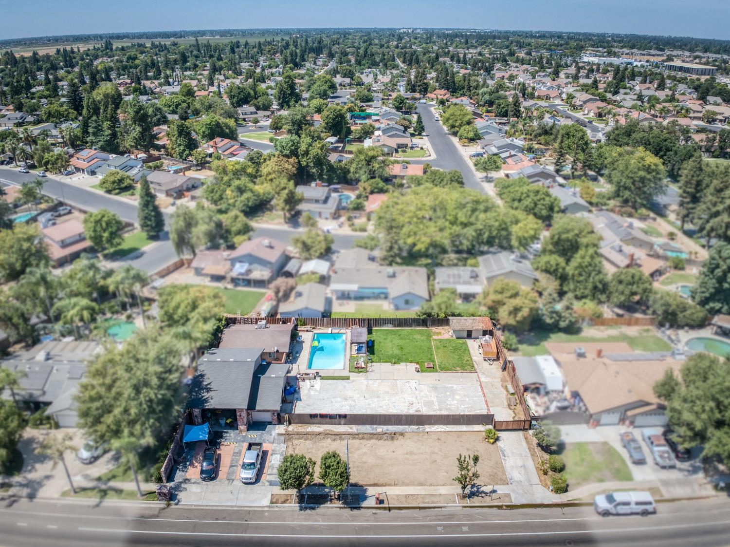 162 N Peach Ave, Clovis, CA 93612