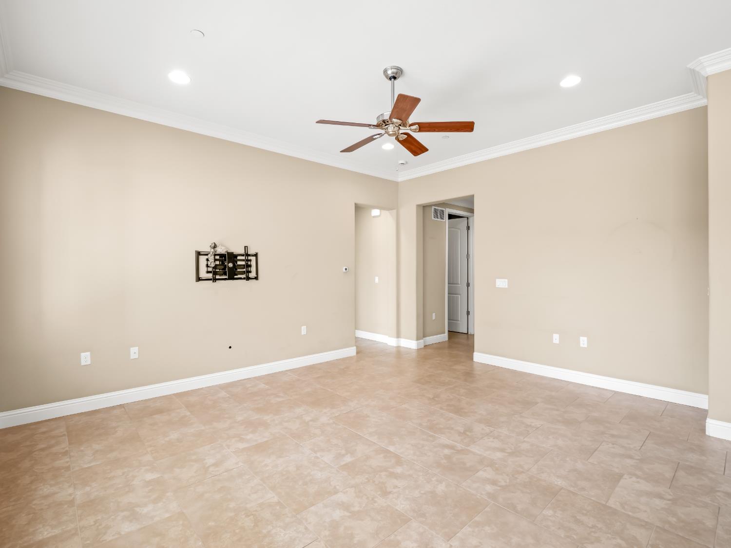 2181 W Juliet Way, Fresno, CA 93711