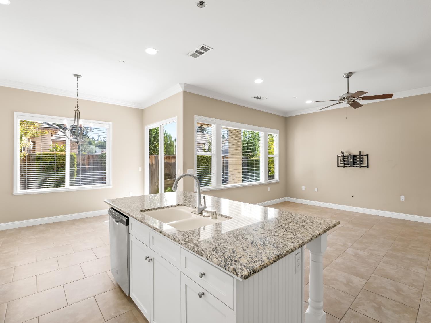 2181 W Juliet Way, Fresno, CA 93711