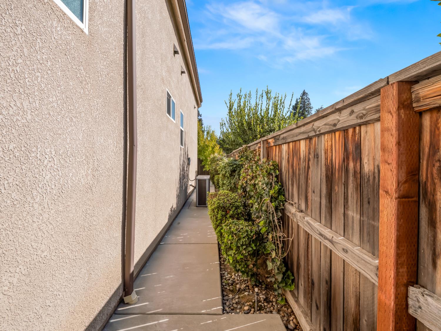 2181 W Juliet Way, Fresno, CA 93711