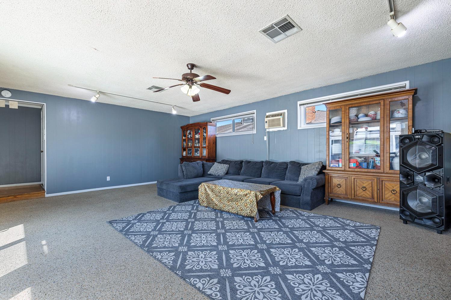 519 W Rialto Ave, Fresno, CA 93705