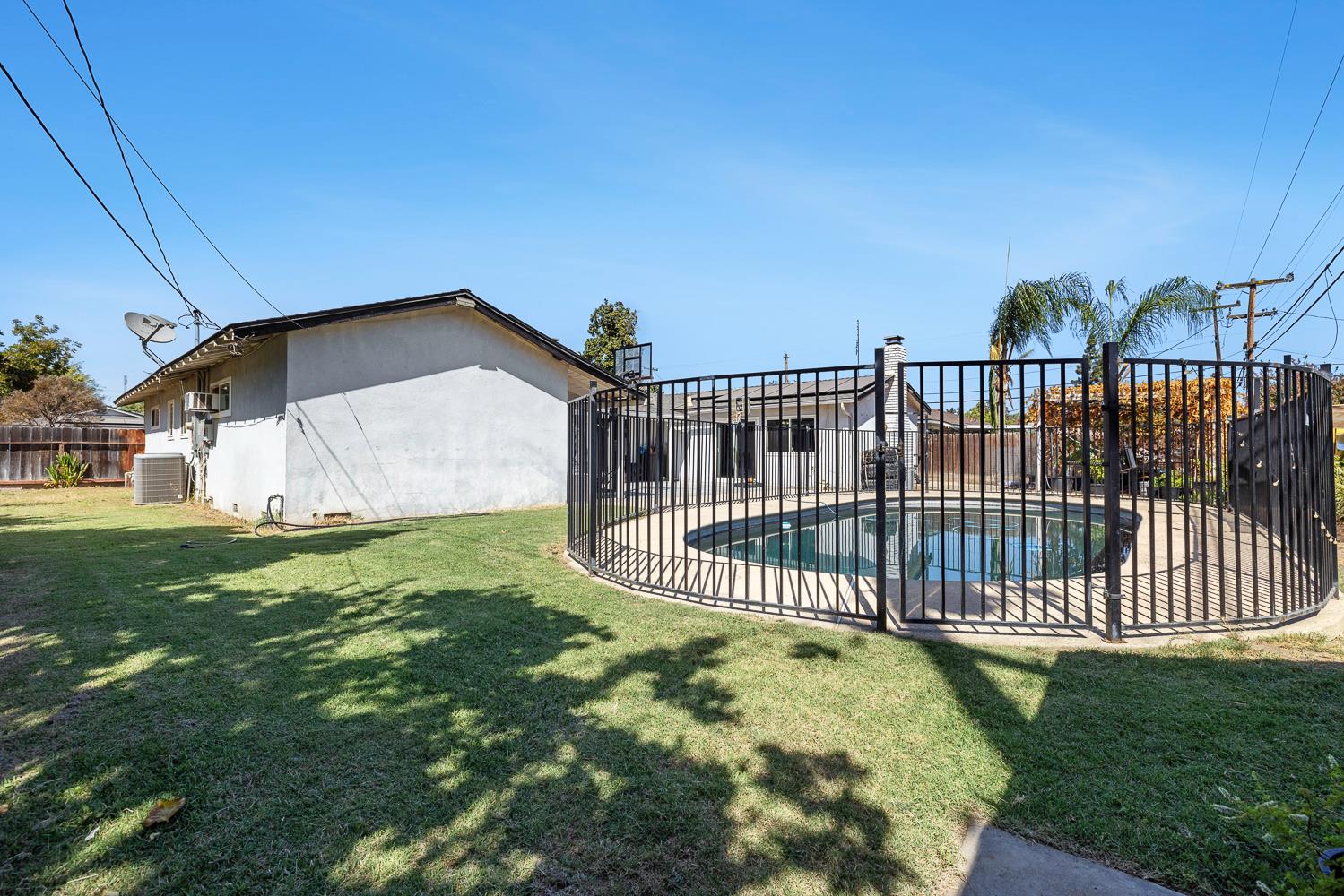 519 W Rialto Ave, Fresno, CA 93705