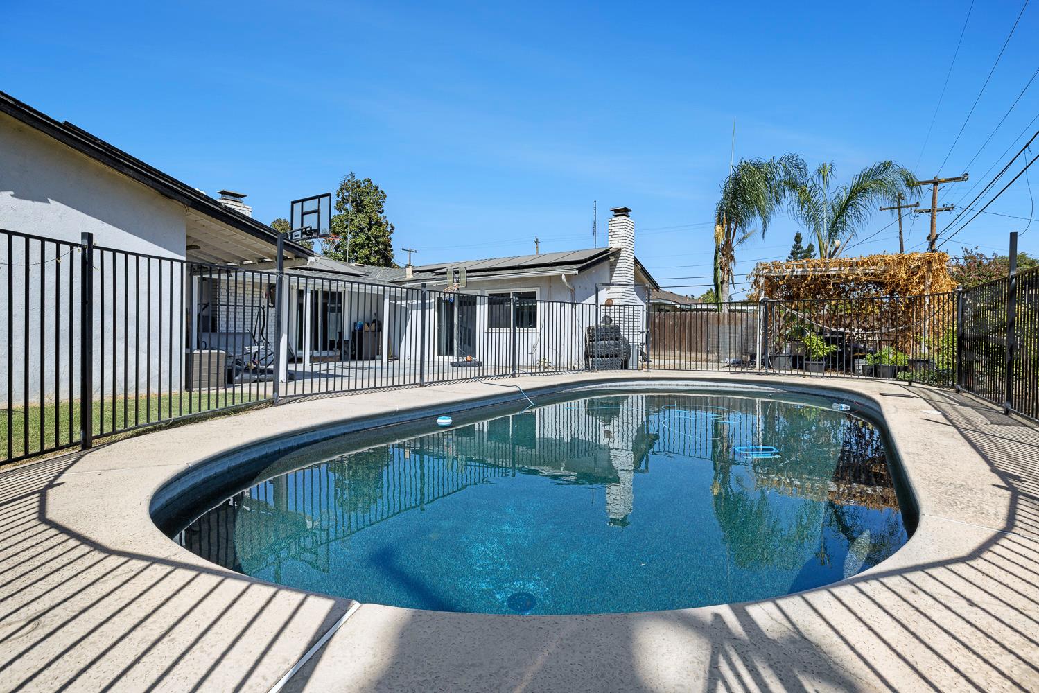 519 W Rialto Ave, Fresno, CA 93705