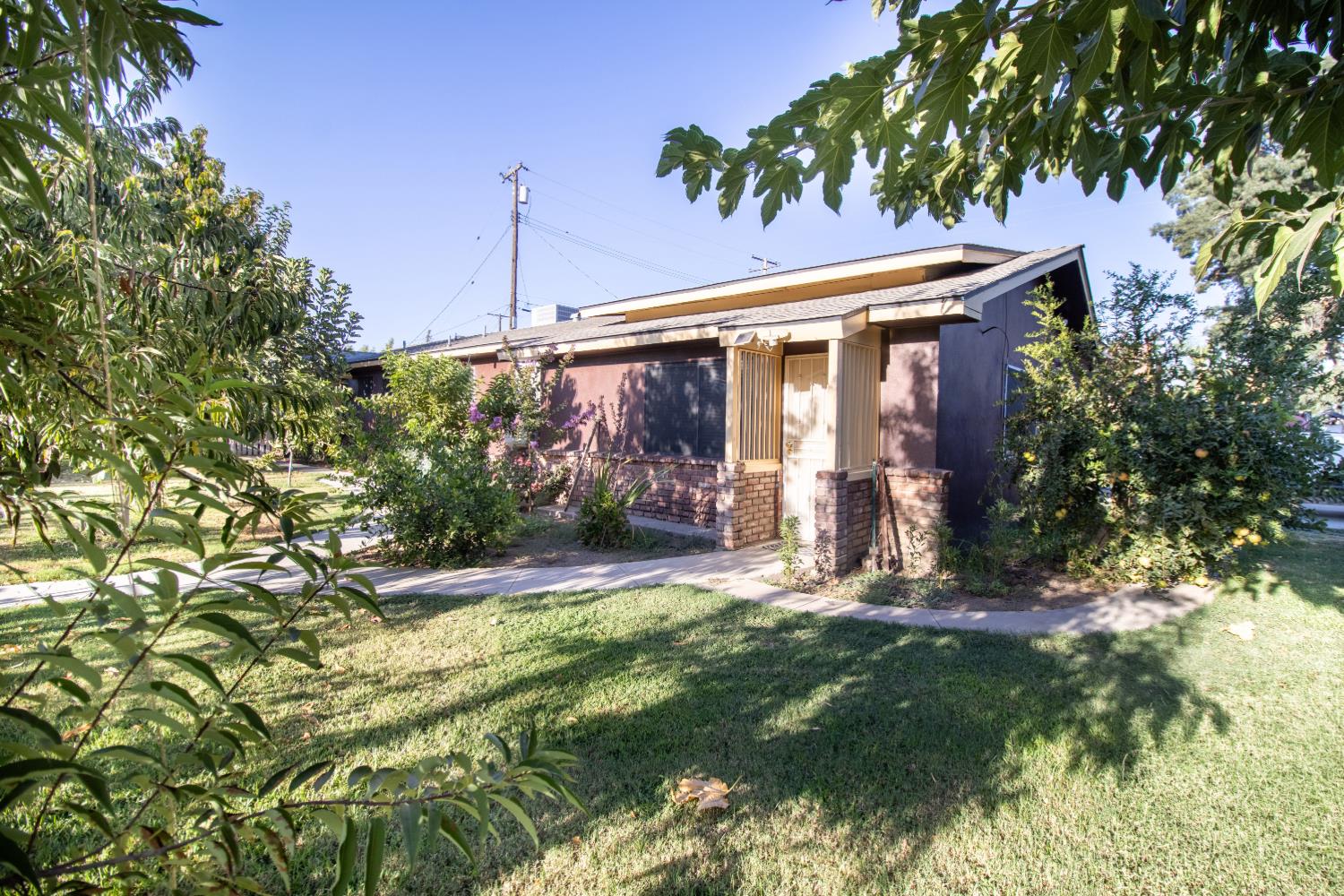 460 N Walch St, Porterville, CA 93257