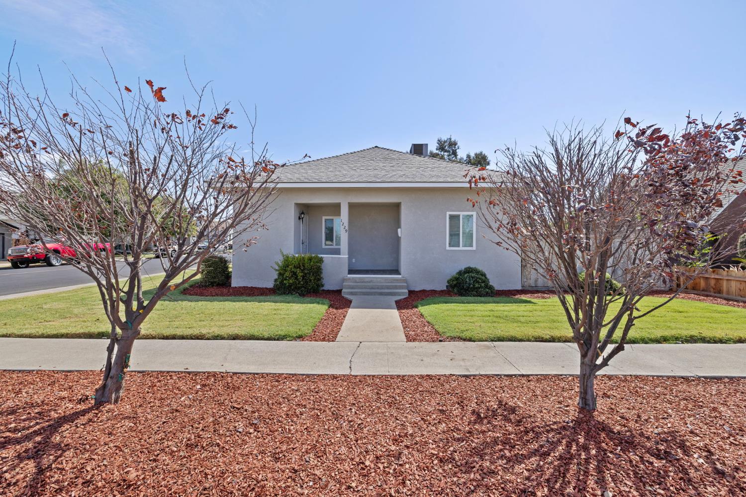 1229 N Redington St, Hanford, CA 93230