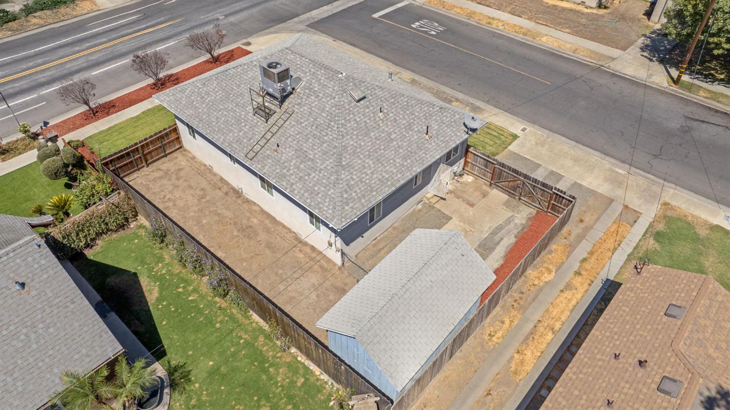 1229 N Redington St, Hanford, CA 93230