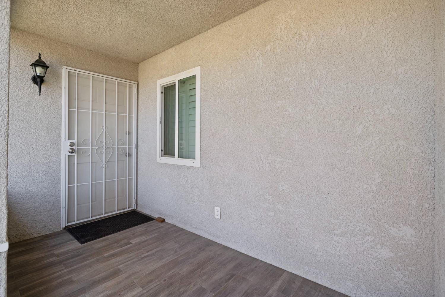 1229 N Redington St, Hanford, CA 93230