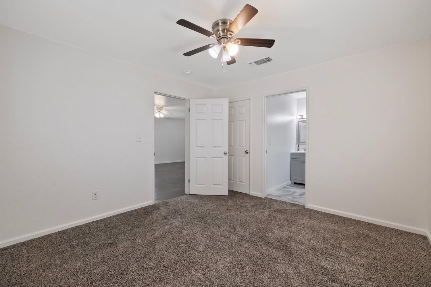 1229 N Redington St, Hanford, CA 93230