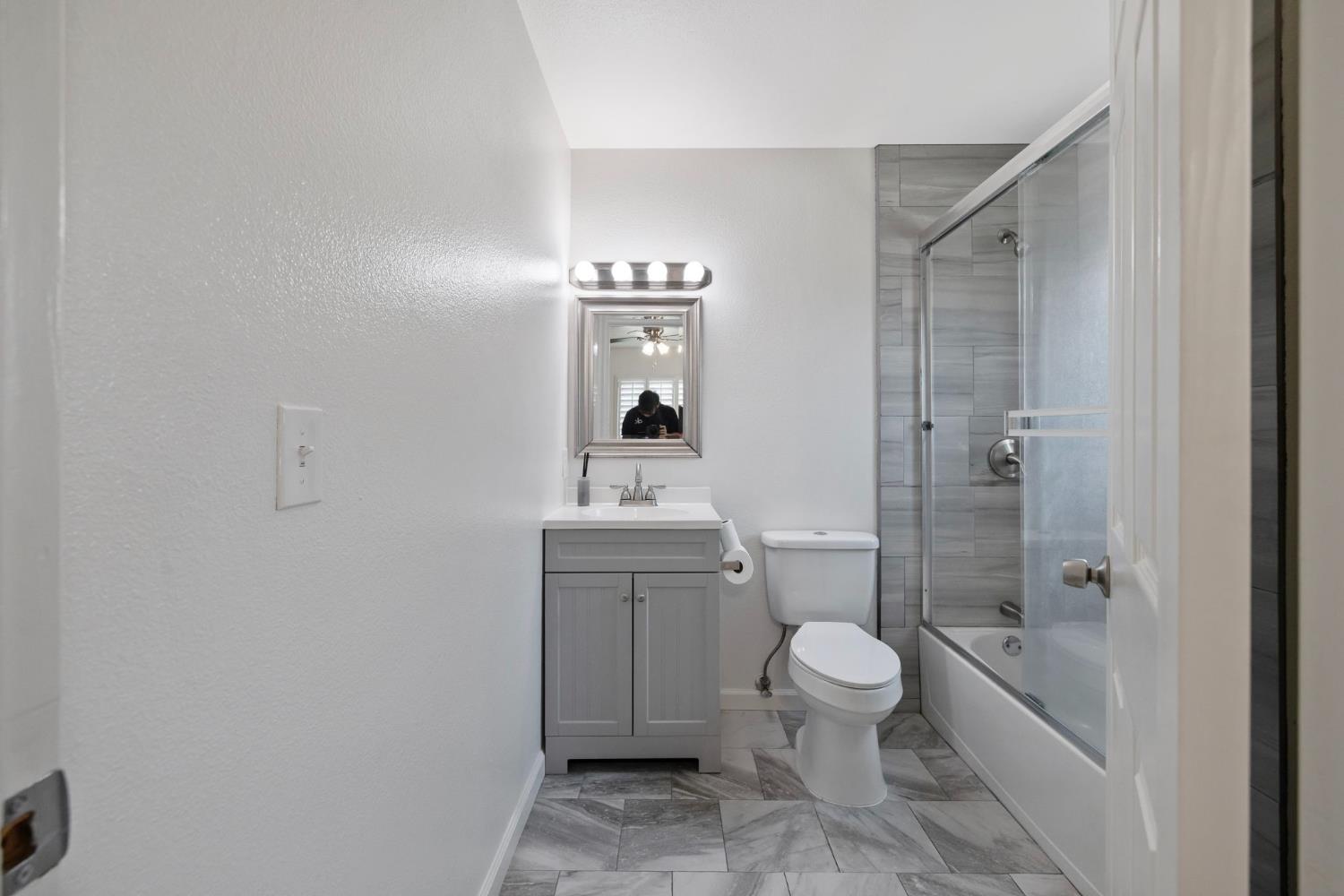 1229 N Redington St, Hanford, CA 93230