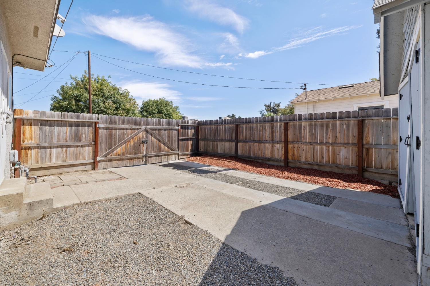 1229 N Redington St, Hanford, CA 93230