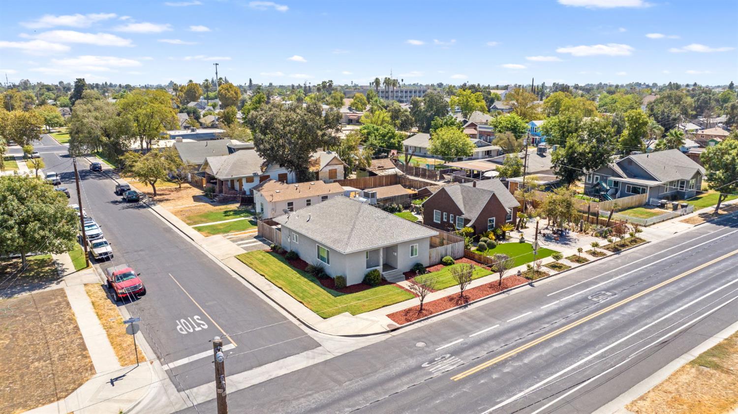 1229 N Redington St, Hanford, CA 93230